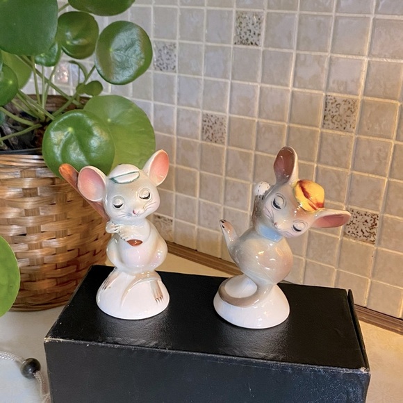 Vintage PY baseball playing mice , anthropomorphic mouse salt & pepper shakers - Picture 1 of 8
